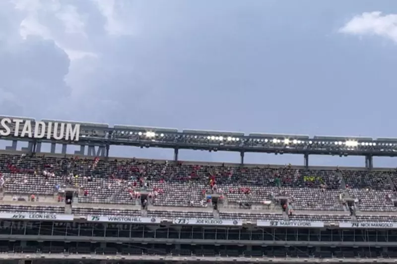 ملعب مباراة الأهلي وبالميراس خاليا ملعب مباراة الأهلي وبالميراس خاليا